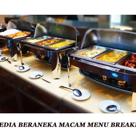Merpati Hotel Pontianak Ngoại thất bức ảnh