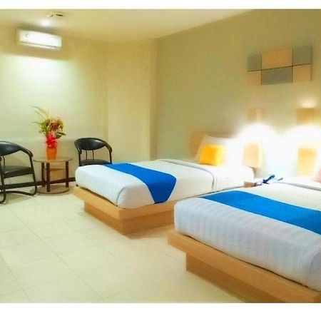 Merpati Hotel Pontianak Ngoại thất bức ảnh