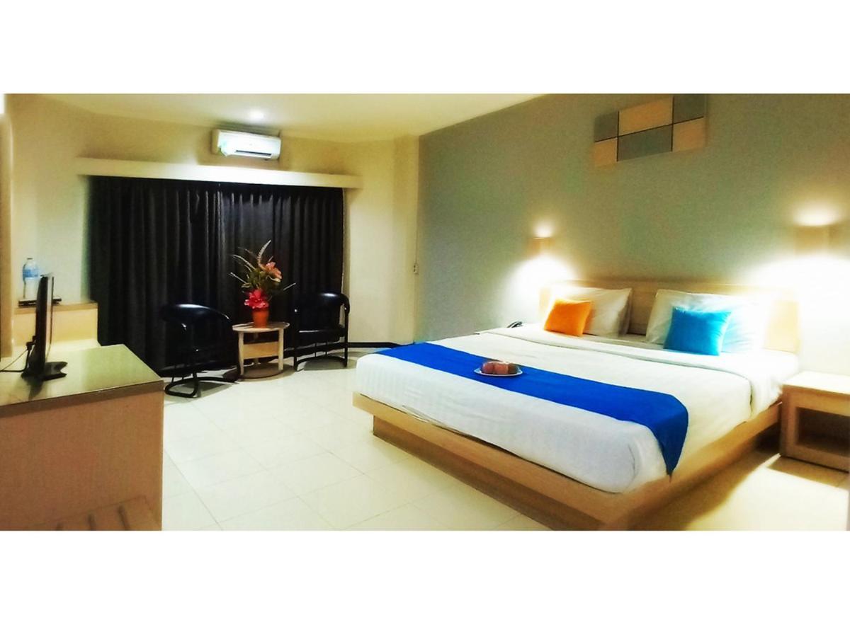 Merpati Hotel Pontianak Ngoại thất bức ảnh