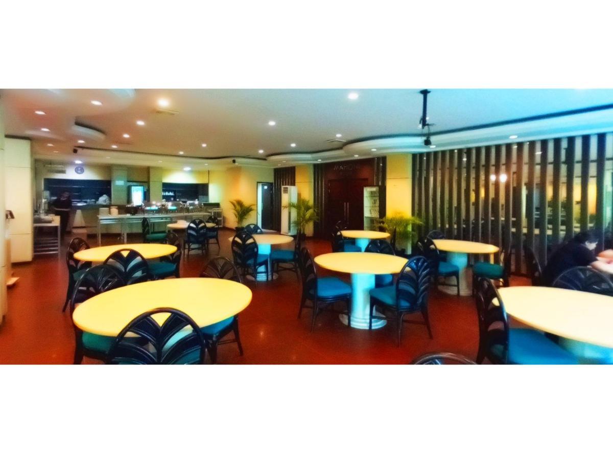 Merpati Hotel Pontianak Ngoại thất bức ảnh