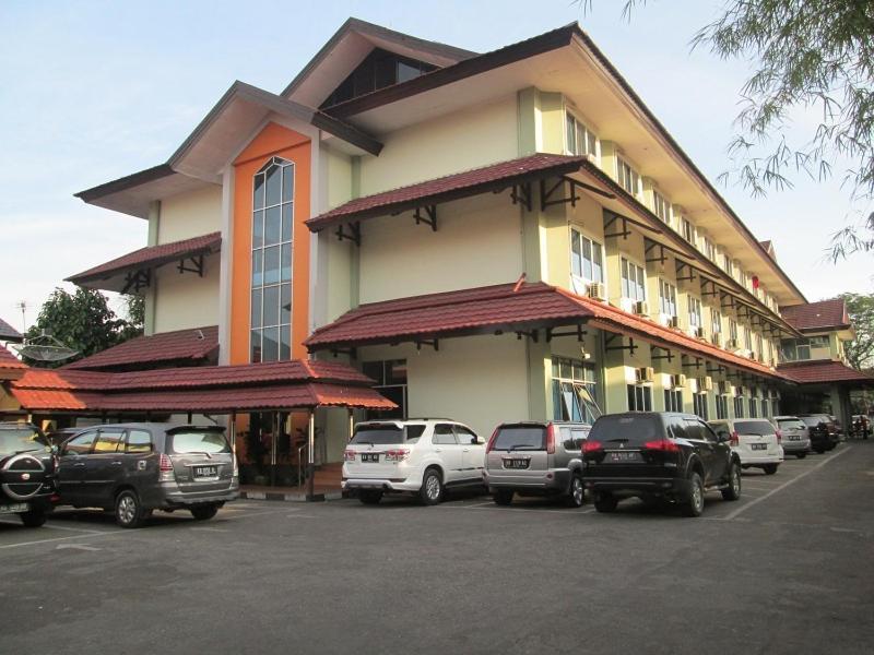 Merpati Hotel Pontianak Ngoại thất bức ảnh