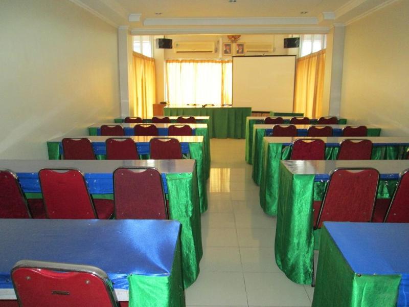 Merpati Hotel Pontianak Ngoại thất bức ảnh