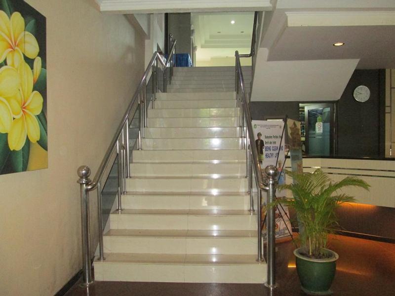 Merpati Hotel Pontianak Ngoại thất bức ảnh